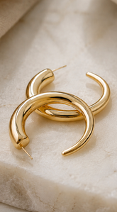 Aurelia Curve Statement Hoop Earrings – Gold