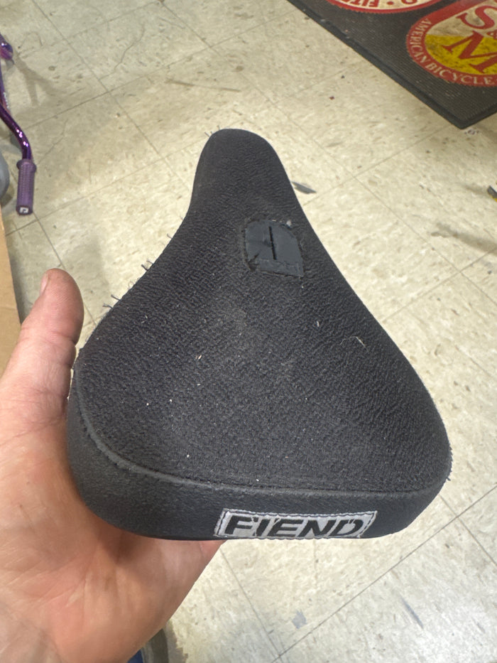 Fiend pivotal seat black