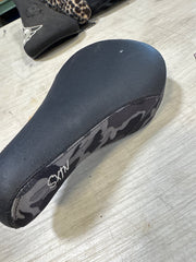 kink sxtn pivotal seat blk/grey