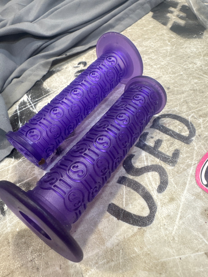 Schwinn grips vintage purple nos?
