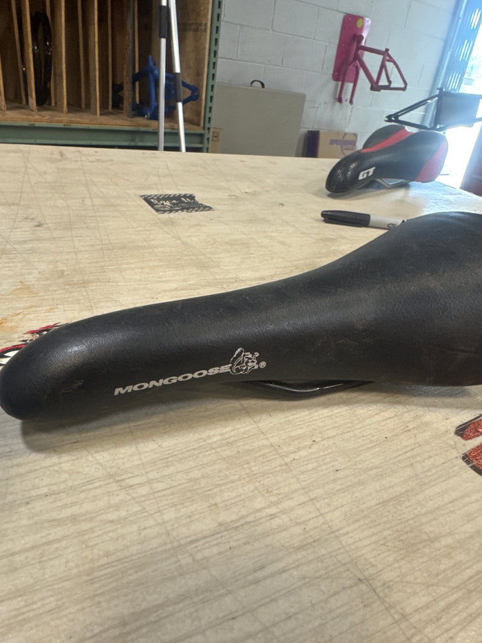 Mongoose railed seat old school