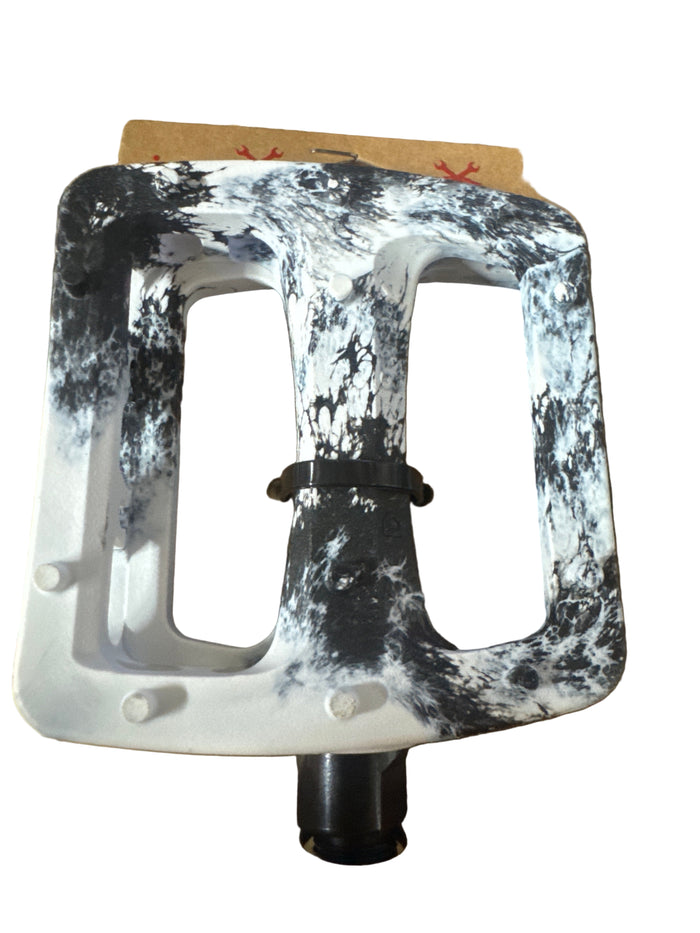 Black/white swirl