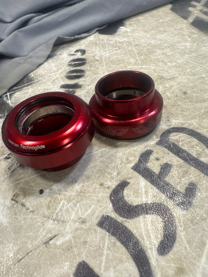 SE bikes  11/8 headset red